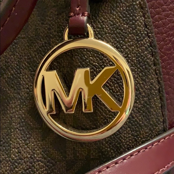 Michael Kors small purse - Picture 2 of 4